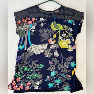 Medium NWT from a boutique navy blue flowers in front solid navy on back.